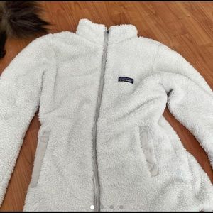 Slightly off white Patagonia zip Sherpa jacket, size small, like new condition